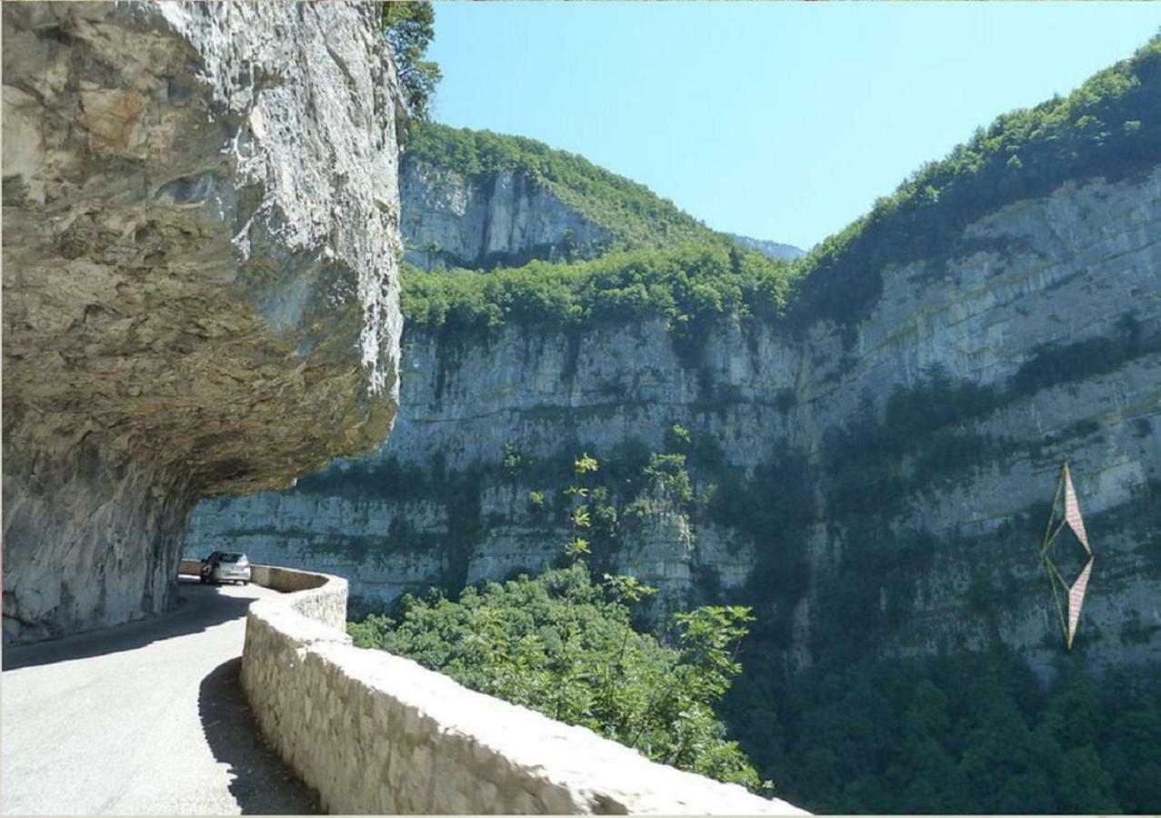 Okami Du Vercors Saint-Laurent-en-Royans Bagian luar foto
